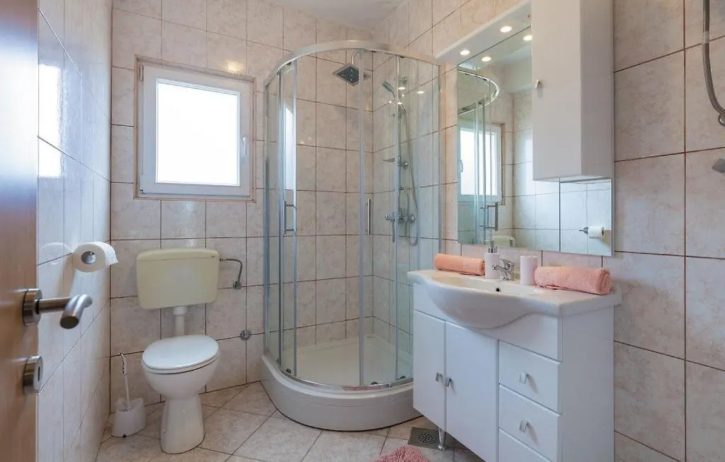 Villa Lioness In Kastel Luksic, Playground & Pool Kastela