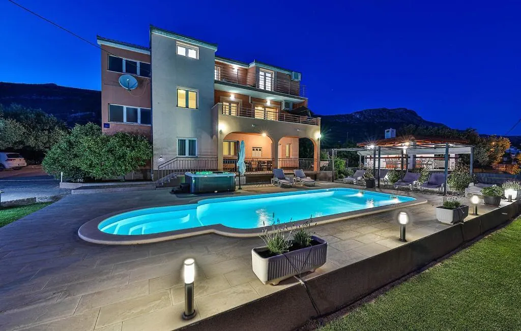 Villa Lioness In Kastel Luksic, Playground & Pool Kastela Croatia