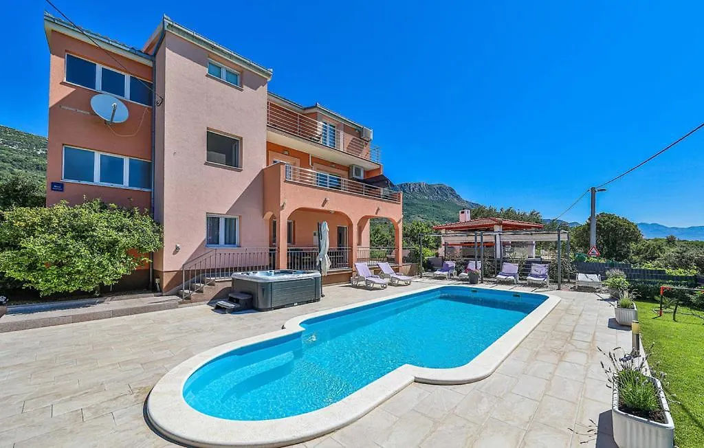 Villa Lioness In Kastel Luksic, Playground & Pool Kastela