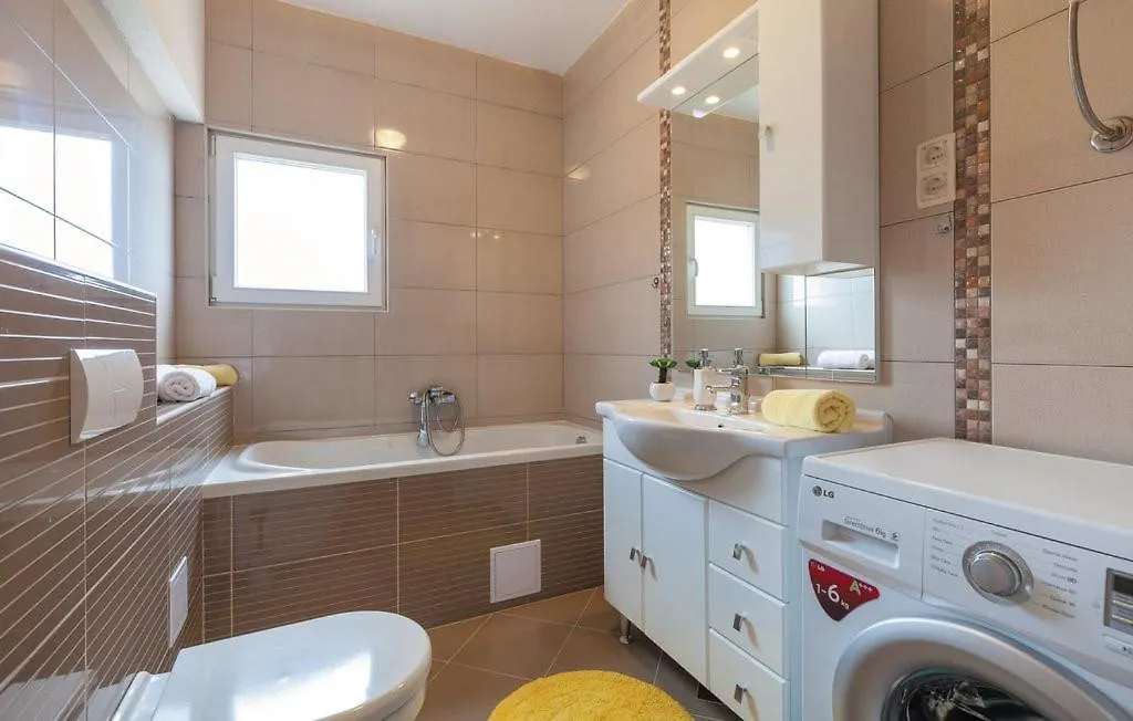 Villa Lioness In Kastel Luksic, Playground & Pool Kastela