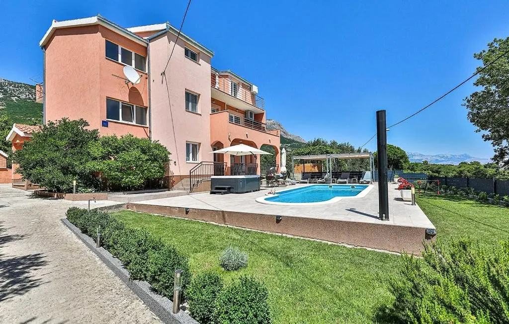 Villa Lioness In Kastel Luksic, Playground & Pool Kastela