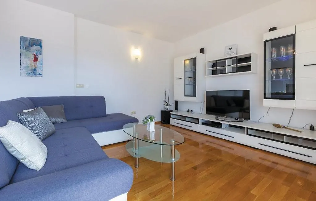 Villa Lioness In Kastel Luksic, Playground & Pool Kastela